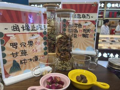 “喝著咖啡逛健康空間”？第一醫(yī)藥徐匯旗艦店開業(yè) 打造養(yǎng)身保健新場景